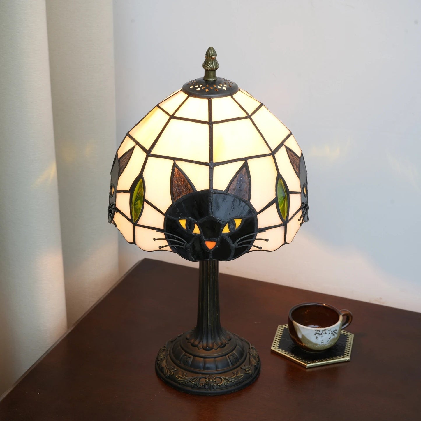 FelineLume Table Lamp – Whimsical Stained Glass Design for Cat Lovers