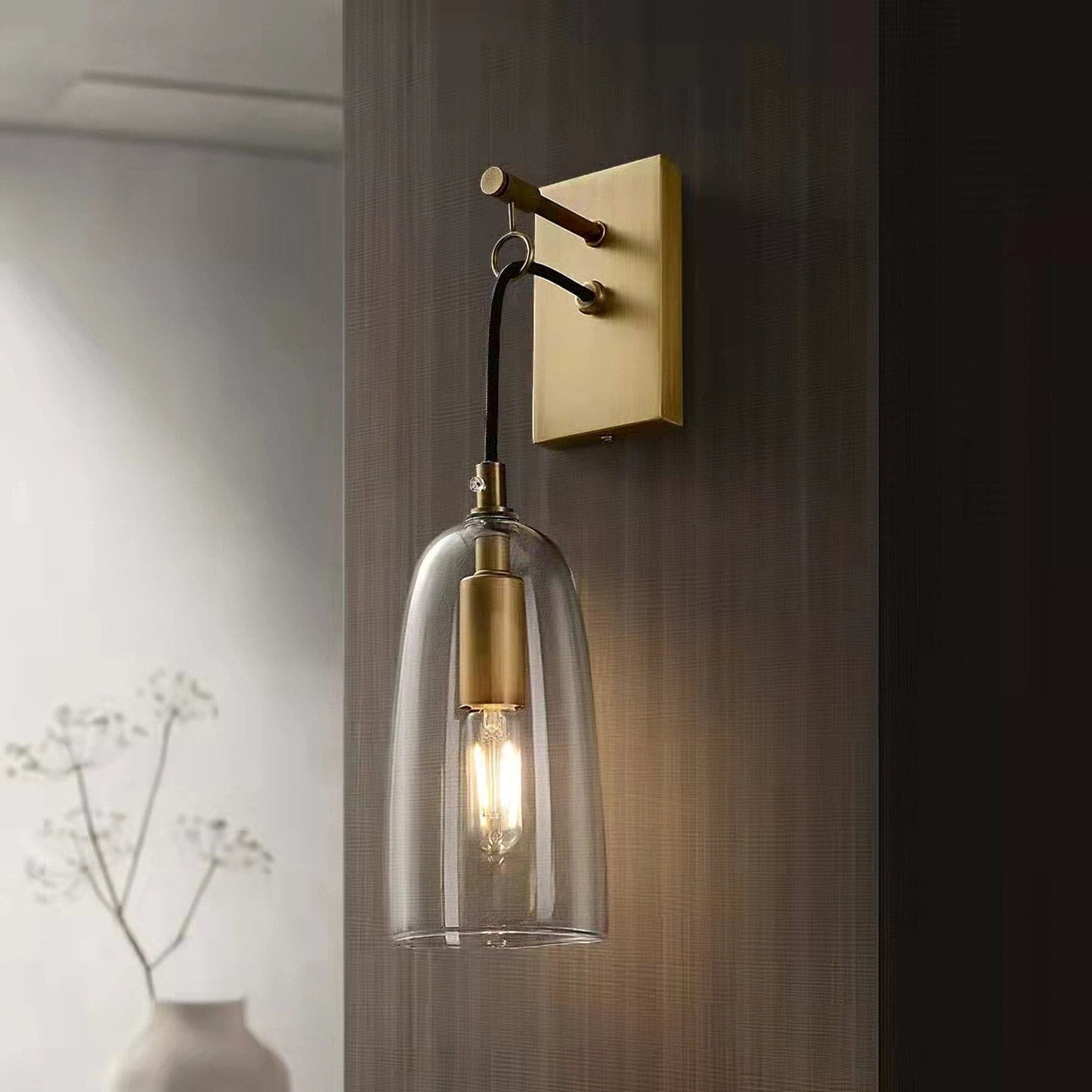 Dovaro Modern Brass Wall Sconce – Sleek Design for Elegant Indoor Lighting