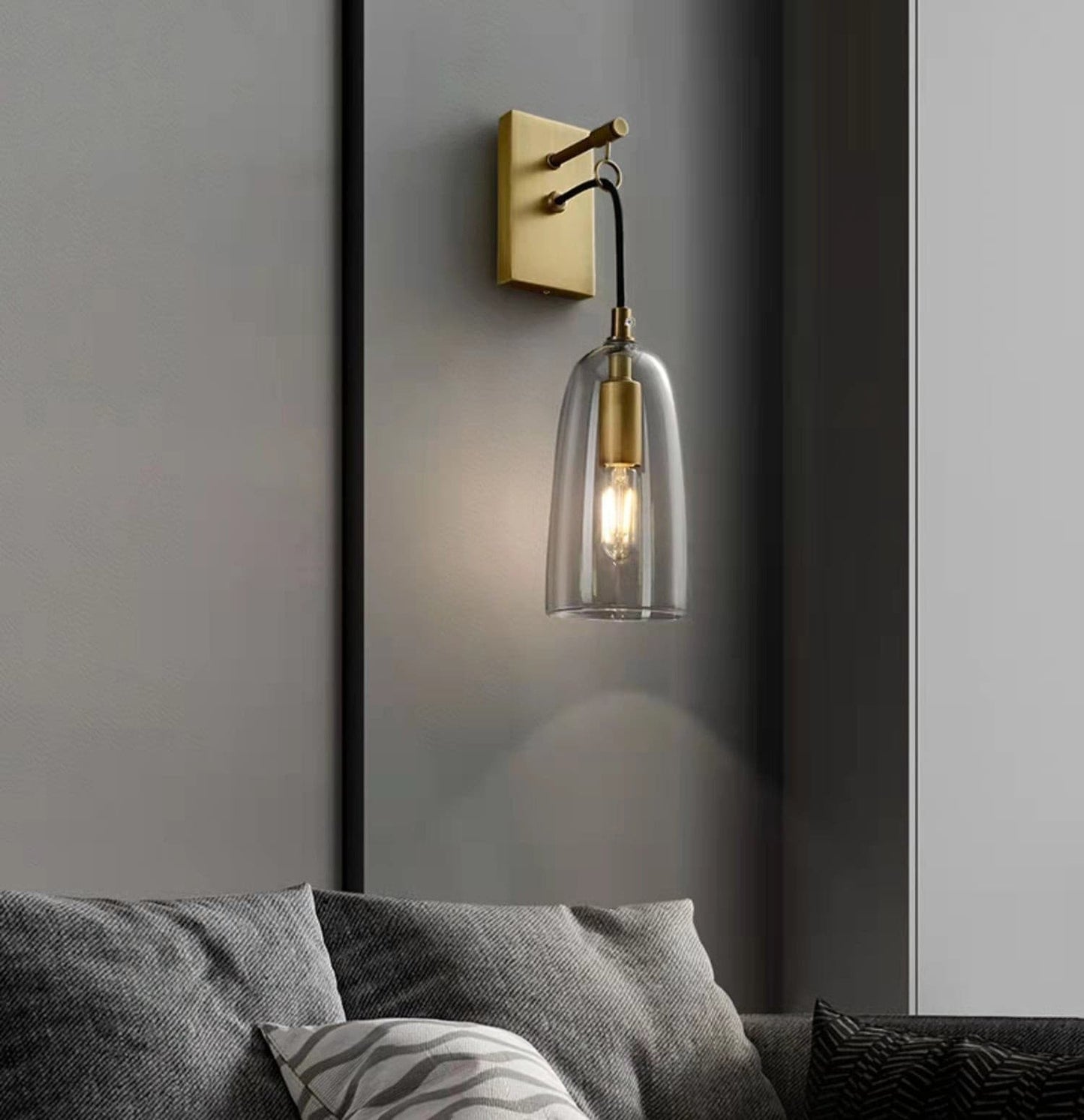 Dovaro Modern Brass Wall Sconce – Sleek Design for Elegant Indoor Lighting