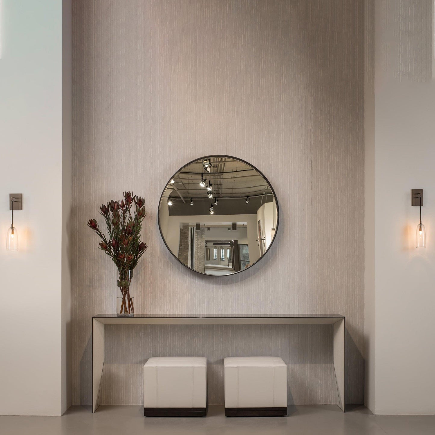 Dovaro Modern Brass Wall Sconce – Sleek Design for Elegant Indoor Lighting