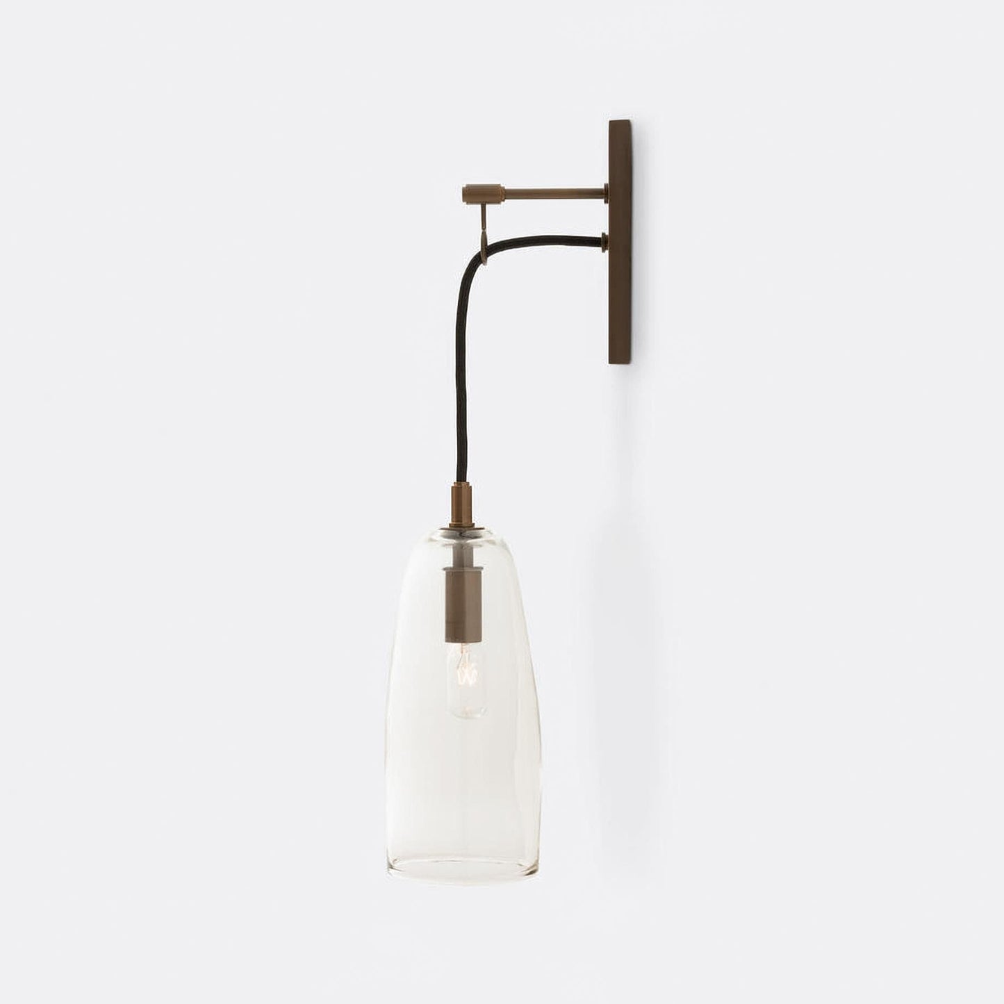 Dovaro Modern Brass Wall Sconce – Sleek Design for Elegant Indoor Lighting