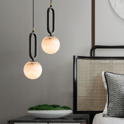 Evaris Modern Brass Pendant Light – Elegant Design for Warm Kitchen Ambiance
