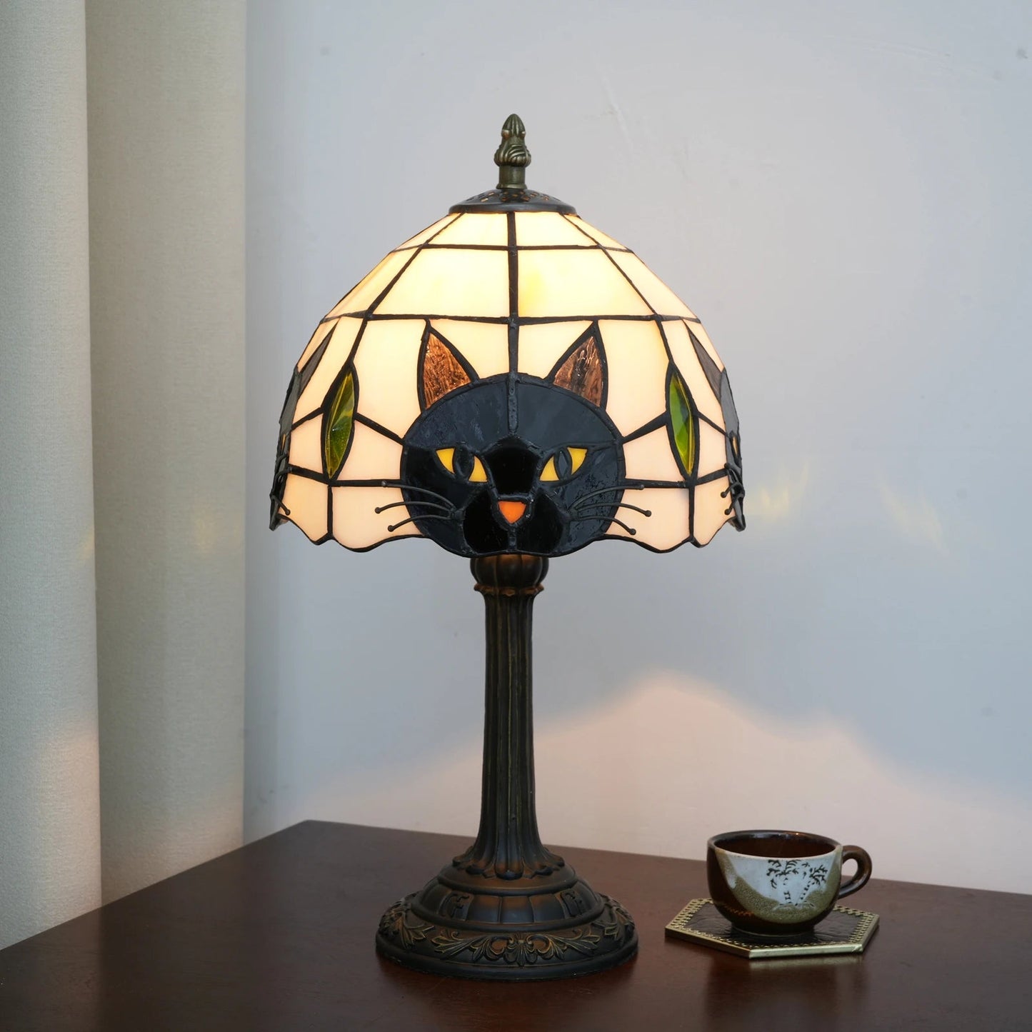 FelineLume Table Lamp – Whimsical Stained Glass Design for Cat Lovers