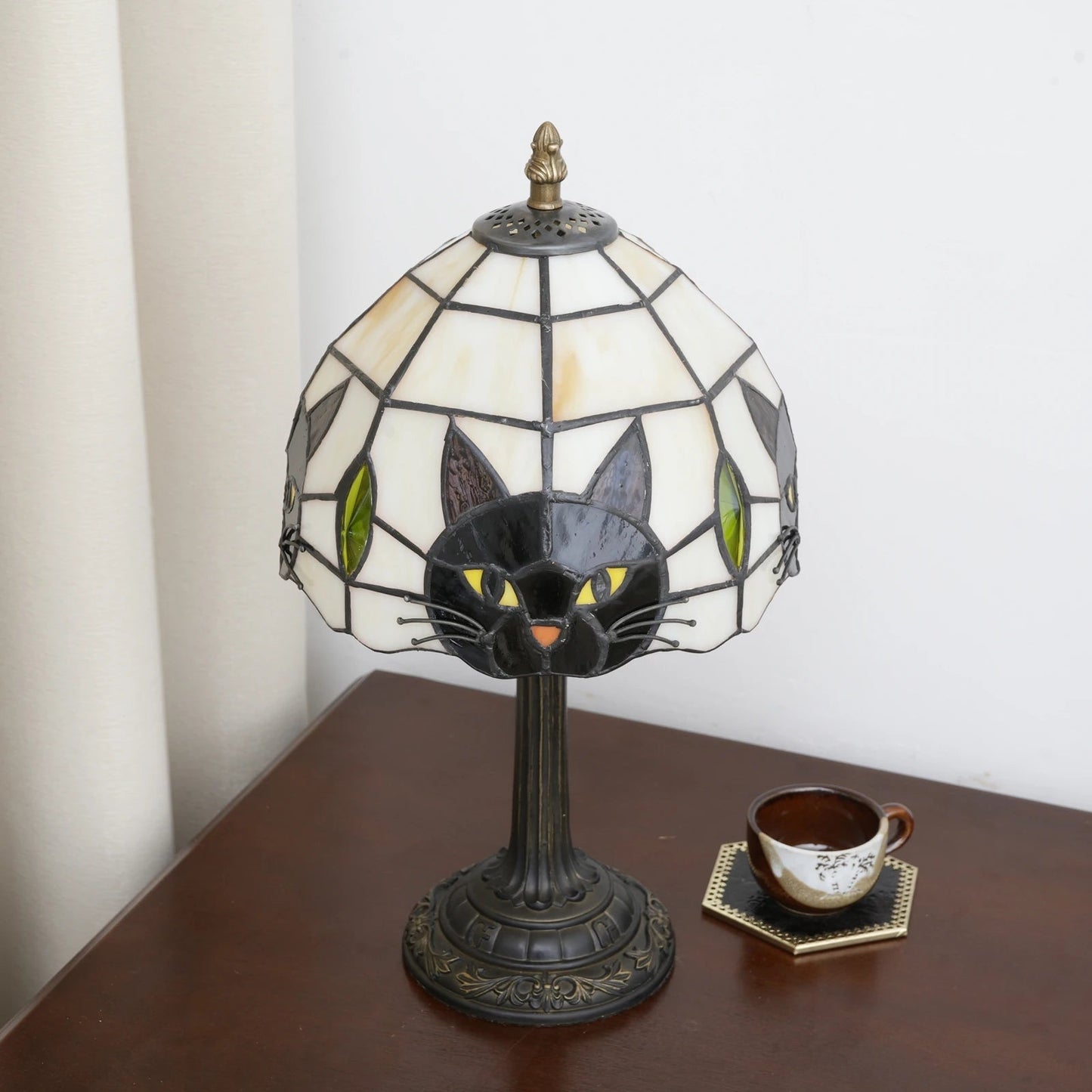 FelineLume Table Lamp – Whimsical Stained Glass Design for Cat Lovers