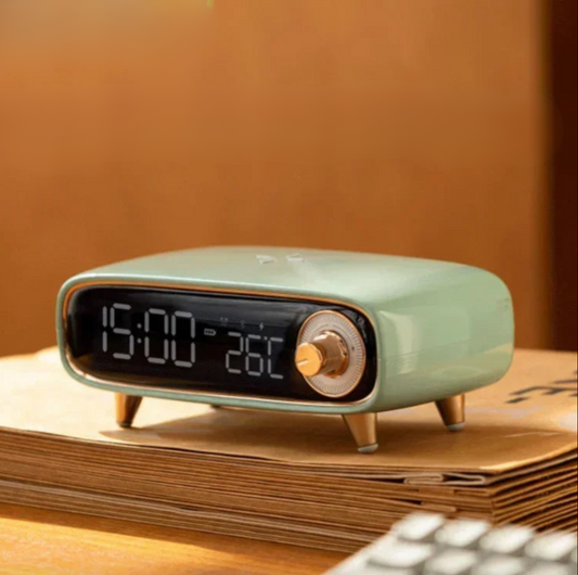 Quelis Retro Designer Alarm Clock – Stylish Induction Charger with LED Light
