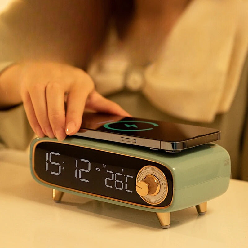 Quelis Retro Designer Alarm Clock – Stylish Induction Charger with LED Light