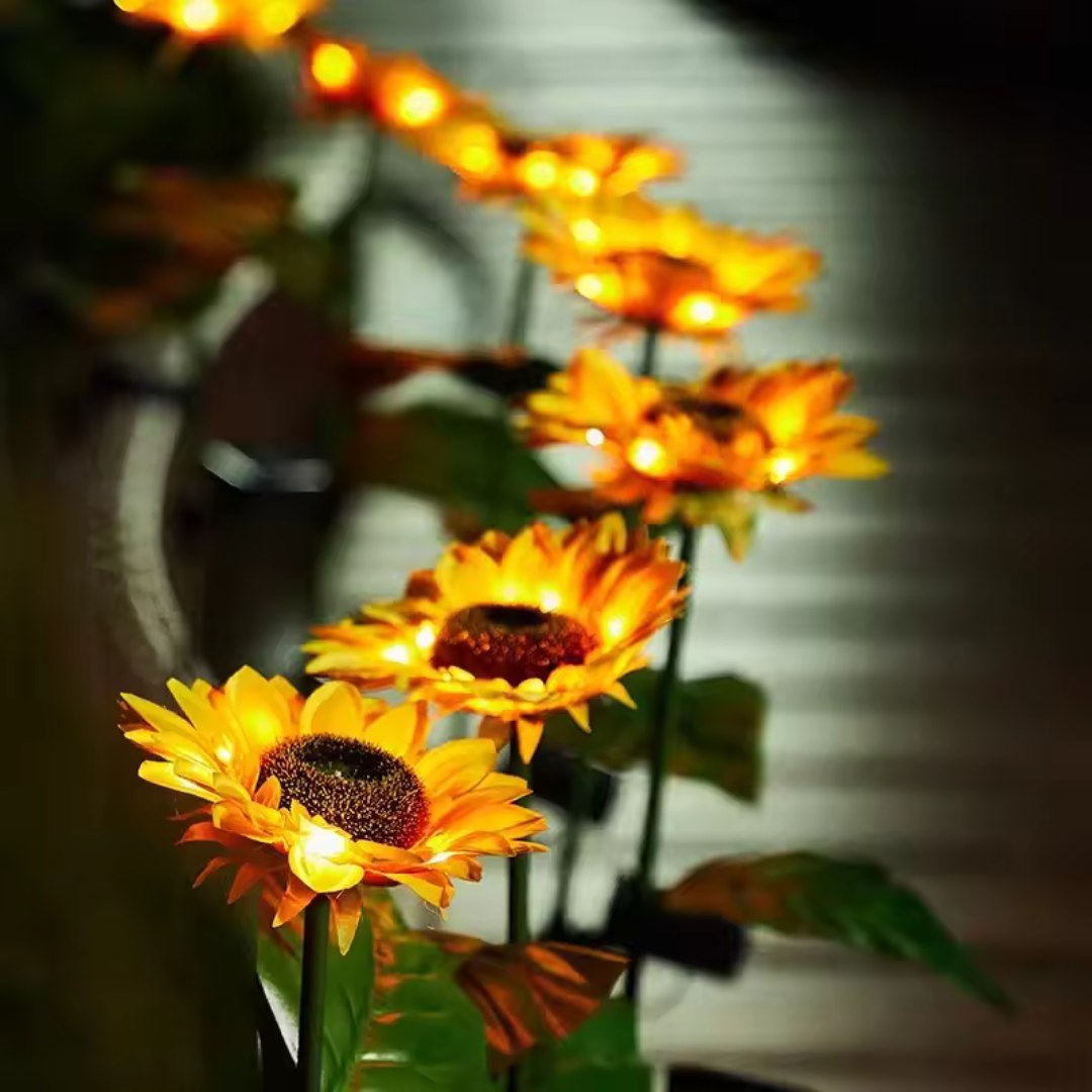 Lumi Sunflower Solar Garden Light – Automatic LED Illumination for Outdoor Charm