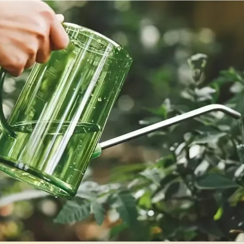 Covana Indoor Watering Can – Ergonomic Metal Design for Effortless Pouring