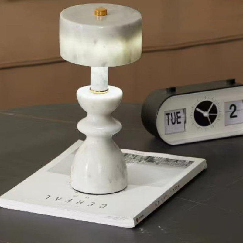 Jovira Modern Minimalist Table Lamp – USB Powered for Stylish Living Room Illumination