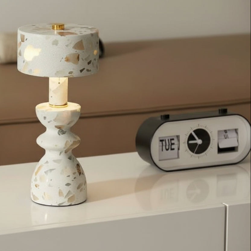 Jovira Modern Minimalist Table Lamp – USB Powered for Stylish Living Room Illumination