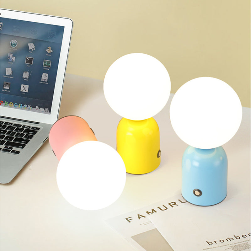 Myron Sleek Scandinavian Dimmable Bedside Table Lamp – Modern LED Design for Stylish Bedrooms