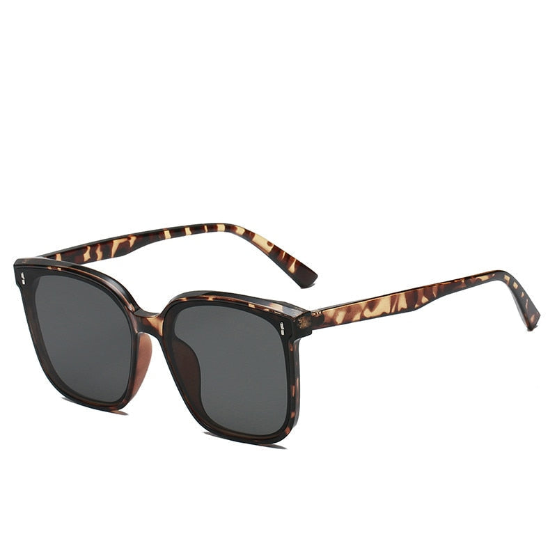 Rey Sleek Trendsetter Sunglasses – Stylish UV400 Protection for Casual Outings