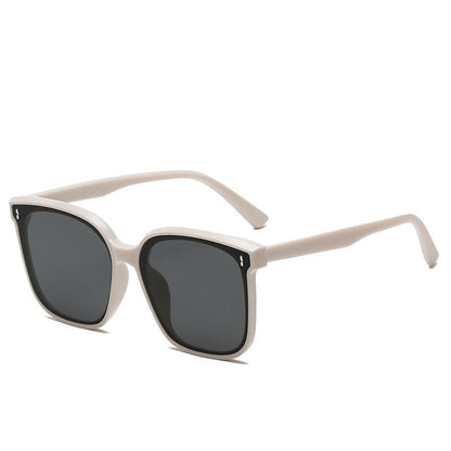 Rey Sleek Trendsetter Sunglasses – Stylish UV400 Protection for Casual Outings
