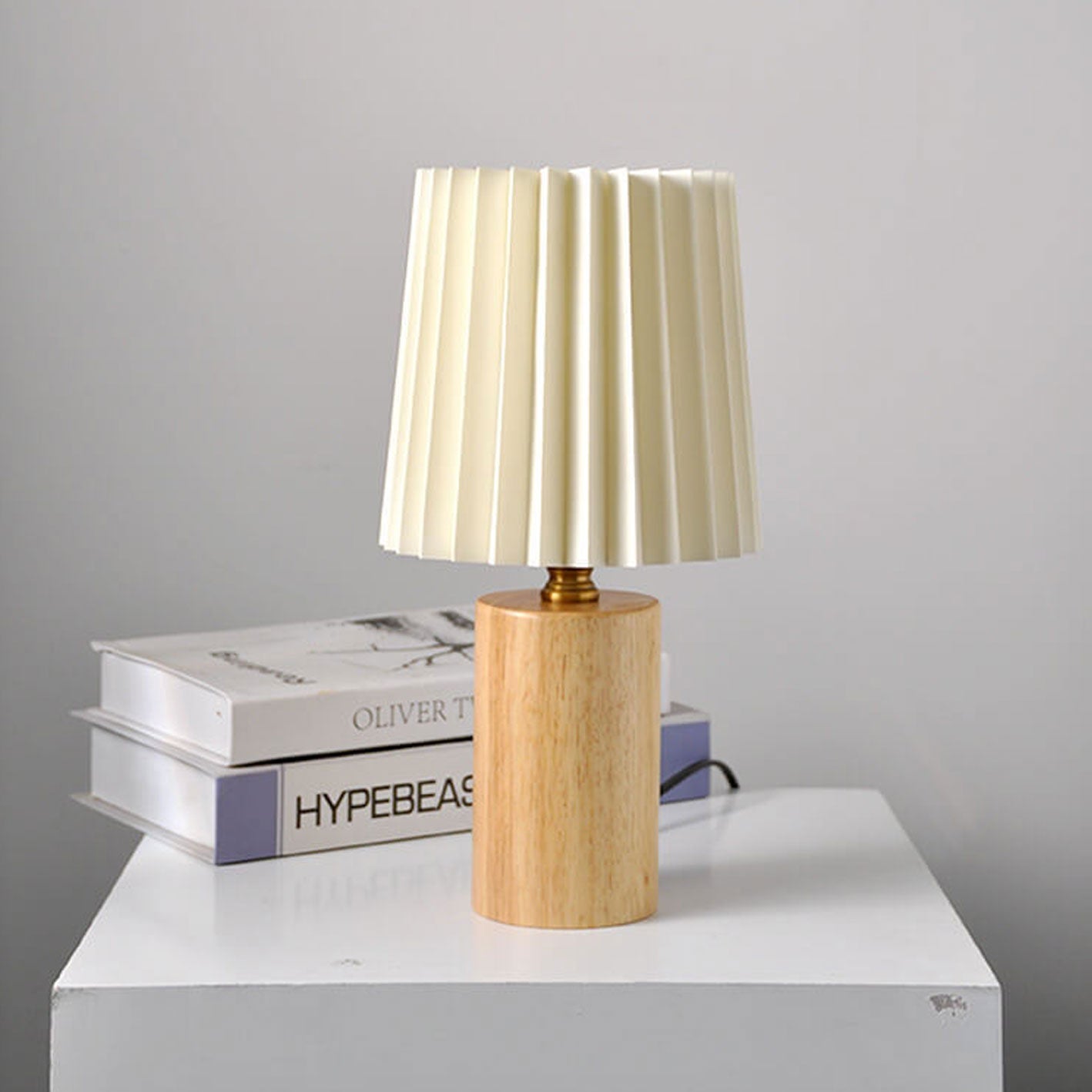 Helior Bedside Table Lamp – Modern Wood Design for Cozy Spaces
