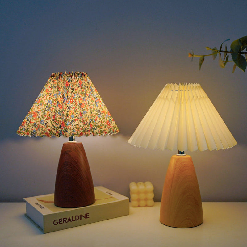 Belara Vintage Wood Table Lamp – Infinitely Dimmable for Cozy Spaces