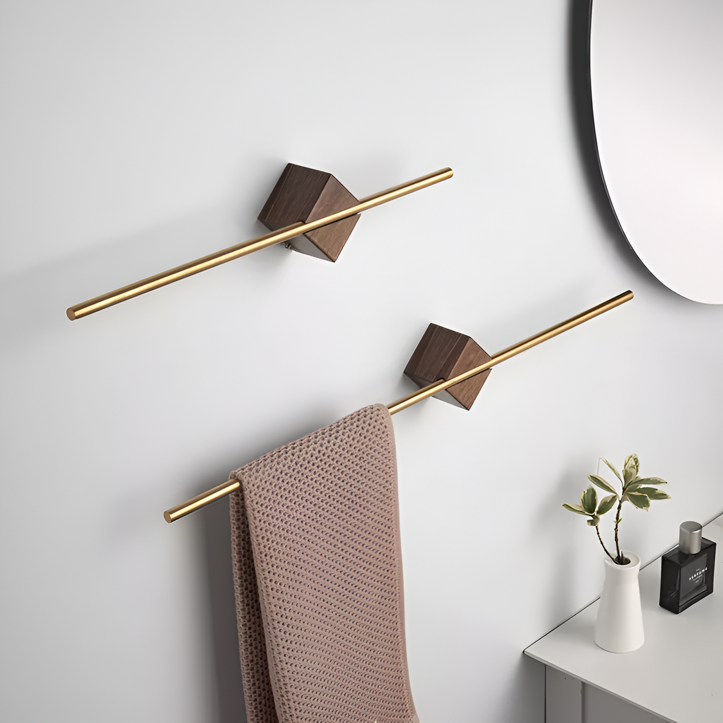 NovaEdge Towel Rack – Space-Saving Design for Bathrooms